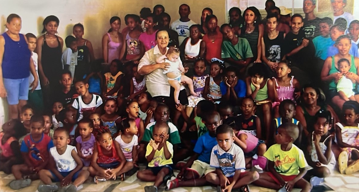 Foto das crianças do abrigo em 2010